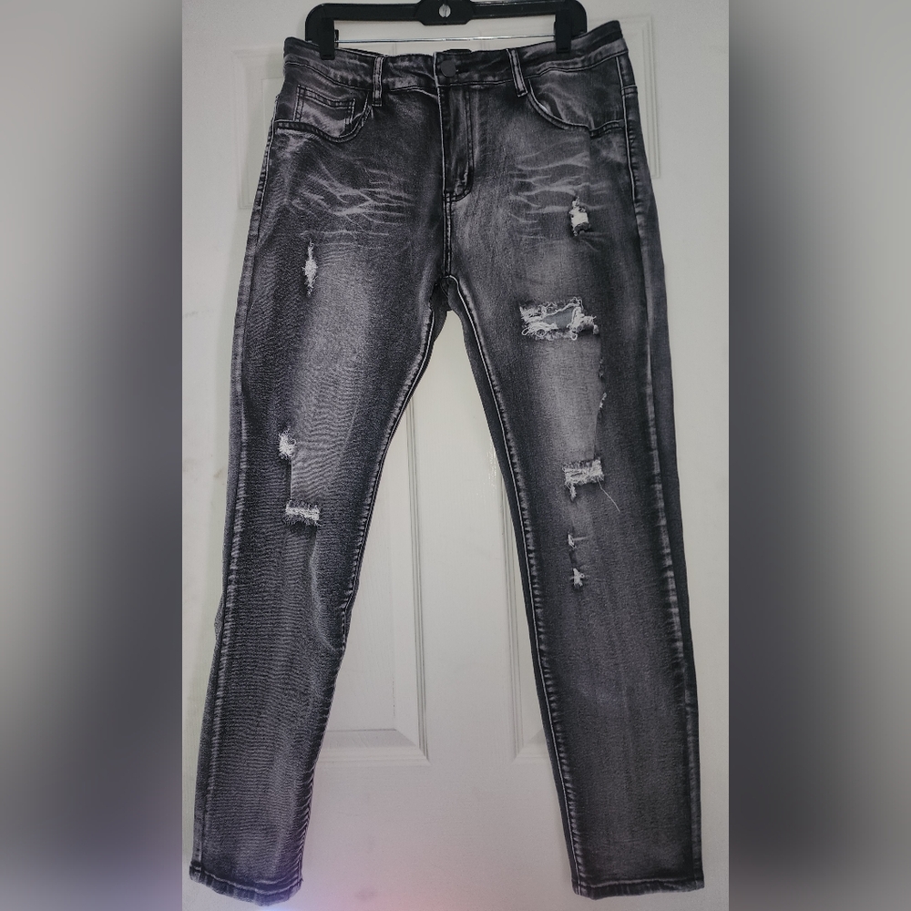 Men's Distressed Jeans (New) (Never Worn)